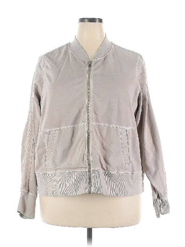 Jacket Tiered Jacket Buttoned Jacket Zippered Jacket