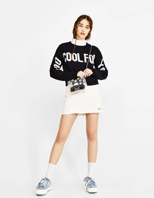 Hoodie with slogan Hoodie with Tied Waist Feminine Flattering