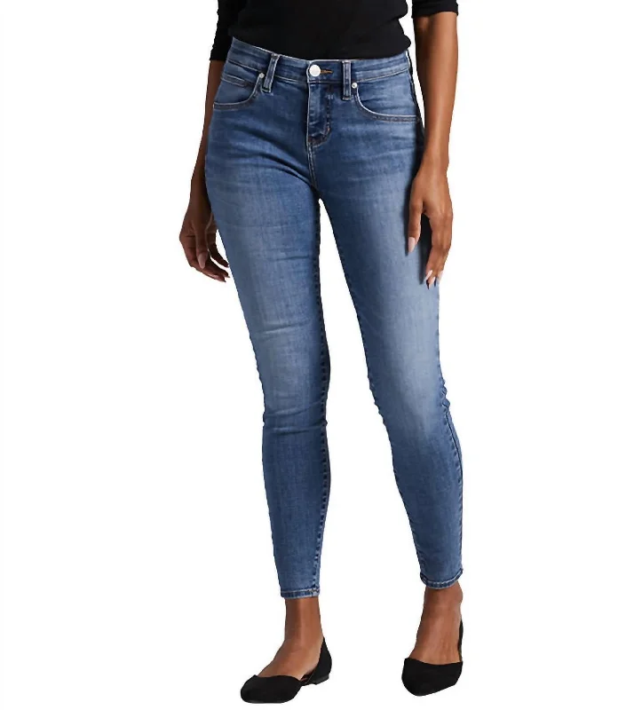 Cecilia Skinny Mid Rise Jean In Sky Blue Casual Light Wash Jeans